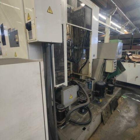 OKUMA MA-400H OSP-U100M Fanuc Metal Processing Boring mills / Machining Centers / Drilling machines Machining Center - Horizontal Control OSP-U100M (Fanuc), 60 tool stations, it has trough spindle coolant,
chip conveyor and two paletts. Japan