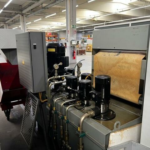 DECKEL MAHO DMC 60 T 840 D Powerline Siemens Metallbearbeitungsmaschinen Fräsmaschinen Bearbeitungszentrum - Universal 5 Achsbearbeitungszentrum mit Drehtisch (C) und schwenkbarem Kopf (B). Maschine
hat einen Palettenwechsler mit 2 Paletten und einen Werkzeugwechsler mit 60
Positionen. Maschine ist 20.000 Spindelstunden gelaufen und immer gut gewartet
worden. Deutschland