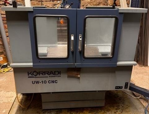 KORRADI UW 10-CNC  Metallbearbeitungsmaschinen Fräsmaschinen Fräsmaschine - Universal CNC Werkzeugfräsmaschine mit Heidenhain TNC 407 Steuerung. Deutschland
