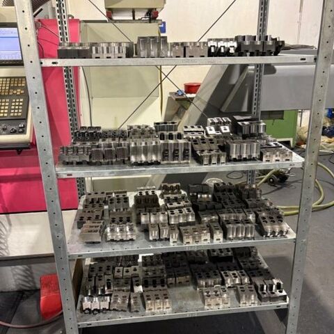 GILDEMEISTER CTX 400 Serie 2 21i-T Fanuc Metal Processing Lathes CNC Lathe Control: Fanuc 21i-T. Machine is with tailstock.
Machine has dust exhaust and chip conveyor. Germany