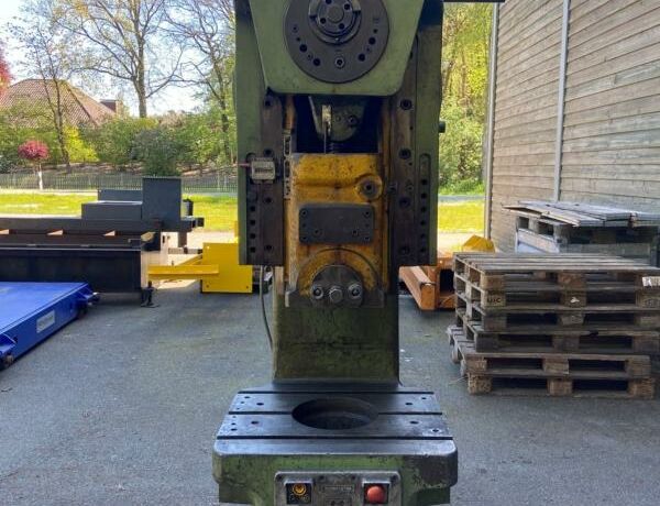 WEINGARTEN A 40  Metallbearbeitungsmaschinen Pressen Einständerexzenterpresse  Deutschland