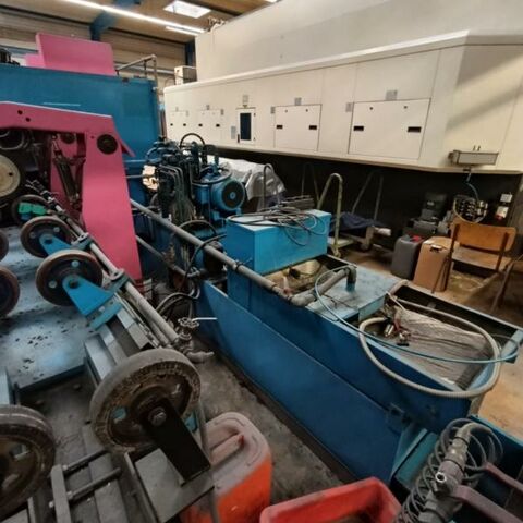 LÖSER SO-790  Metal Processing Bar processing / Bar manufacturing Centreless grinding and polishing machin Belt grinding line with 2 grinding units for pipes and bars. Surface of round
material is grinded by through feeding. Germany