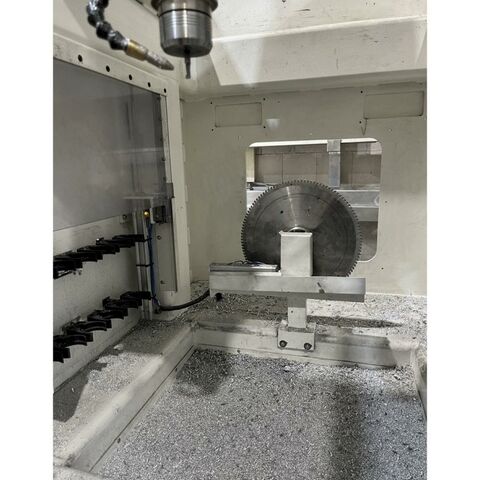 AUSTEN AX607 Basis HH Metallbearbeitungsmaschinen Fräsmaschinen Bettfräsmaschine - Universal 5 Achsen HSC- Bettfräsmaschine für die Bearbeitung langer Teile wie z.B. Träger.
Wurde für Aluminiumprofile im Fenster- und Wintergartenbau eingesetzt und kann
auch für leichte Stahlbearbeitung eingesetzt werden. Spindel dreht und schwenkt.
Maschine verfährt auf Linearführungen und hat direkte HH Messsysteme. Deutschland