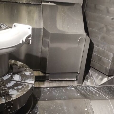 MAZAK INTEGREX E 1060V6 Matrix Metallbearbeitungsmaschinen Fräsmaschinen Bearbeitungszentrum - Universal Fräs- und Drehzentrum mit 5 gesteuerten Achsen. Steuerung: Mazatrol Matrix.
Maschine ist mit IKZ mit Nebelabsaugung und ist vorbereitet für Renishaw OMP. Japan