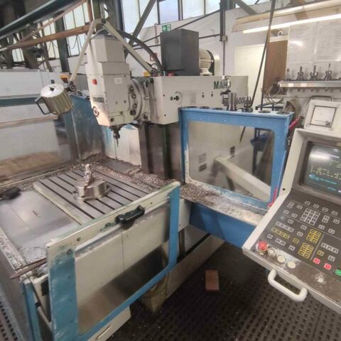 MAHO MH 600 E (CNC) Philips 432 Metal Processing Milling machines Universal Milling Machine CNC control Philips 423, V-head swivelling, coolant pump, hydraulic tool
clamping, autom. central lubrication, machine light, with protection cabin,
diverse accessories. Germany