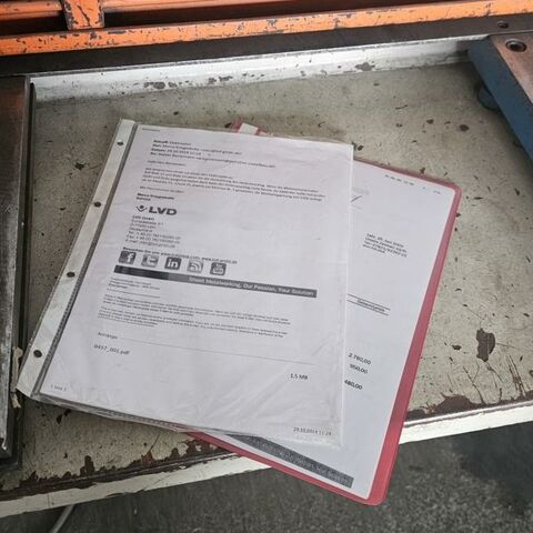 LVD HST-31/6 85 ELGO Metal Processing Sheet metal working / shaeres / bending Plate Shear - Hydraulic Machine has a ELGO type 85 control for back gauge and the cutting data. Belgium