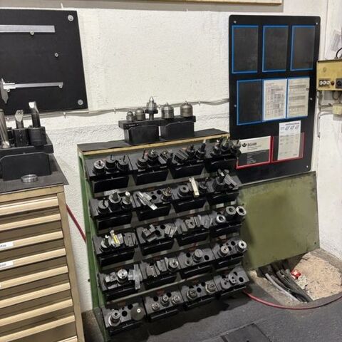 GILDEMEISTER CTX 400 Serie 2 21i-T Fanuc Metal Processing Lathes CNC Lathe Control: Fanuc 21i-T. Machine is with tailstock.
Machine has dust exhaust and chip conveyor. Germany