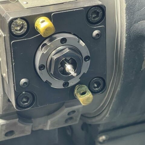 DOOSAN DAEWOO LYNX 220 LM i Serie Fanuc Metal Processing Lathes CNC Turning- and Milling Center Machine has chip conveyor and Tail stock. It has C- axe and live tooling.
Control: Fanuc i series Korea