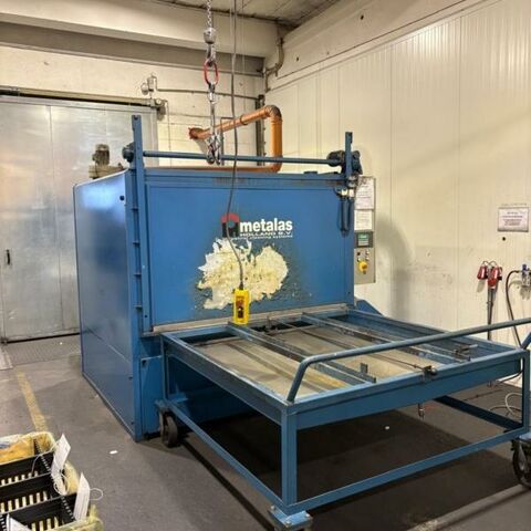 METALAS MCF 2000  Sondermaschinen verschiedene Einrichtungen Waschanlage - Kammer Teilewaschmaschine mit elektrischem Drehkorb, Ölskimmer, Dampfabsaugung,
Klapptüre, Timer zur festen Einstellung der Parameter, Feinfilter vor dem
Reinigungstank. Niederlande