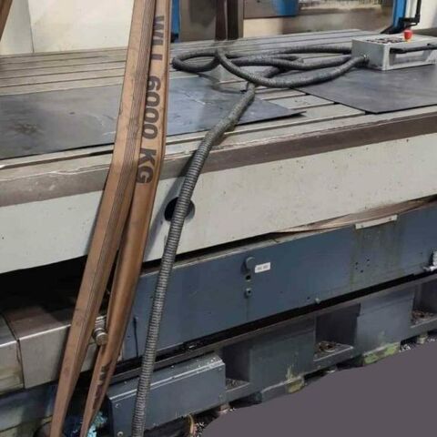 SCHARMANN TDV 4  Maschinenzubehör Maschinenzubehör etc. Bohrwerkstisch Führungssystem Hydrostatisch
Doppelritzelantrieb
SPS (Siemens) gesteuert Deutschland
