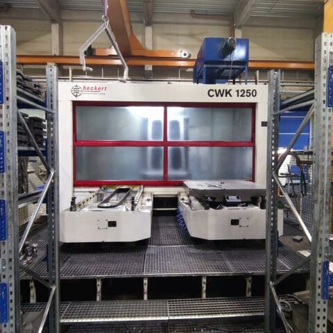 STARRAG HECKERT CWK 1250 16 i- M Fanuc Metallbearbeitungsmaschinen Bohrwerke / Bearbeitungszentren / Bohrmaschinen Bearbeitungszentrum - Horizontal 80 Positionen im Werkzeugwechsler. Wir liefern zur Maschine ca. 300 SK50 Halter.
Meßtaster Renishaw, Filterbandanlage mit IKZ, 50 bar, Späneförderer, Absaugung.
Maschine hat ca. 28.000 Spindelstunden gelaufen. Steuerung Fanuc 16i-M. Deutschland