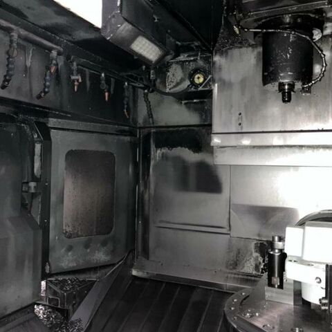 MATSUURA Cublex 63 840DI Siemens Metallbearbeitungsmaschinen Bearbeitungszentrum Bearbeitungszentrum  5 Achs 5 Achs Bearbeitungszentrum mit Schwenk- Drehtisch. Steuerung Siemens 840DI.
Maschine wird mit einem umfangreichen Ersatzteilpaket geliefert. Die Maschine
hat IKZ und eine Absaugung. Japan