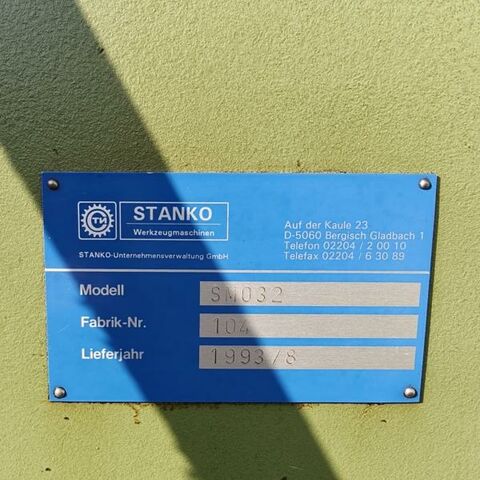 STANKO SMO32TNC  Metallbearbeitungsmaschinen Fräsmaschinen Fräsmaschine - Universal CNC Werkzeugfräsmaschine mit Heidenhain TNC 355 Steuerung und
Spritzschutzkabine. Russland