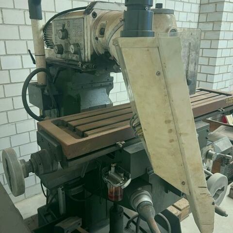 OPTIMUM MT100  Metal Processing Milling machines Universal Milling Machine Accessories: DRO and machine vice. Germany