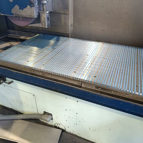 ELB SWDE 012 NPC-K  Metal Processing Grinding machines Surface Grinding Machine - Horizontal Machine was complete refurbished and modernized in 2009/23. X-axe and drive
were refurbished in 2023 and the machine got new magnetic chucks.
Machine has cooling arrangement, dressing arrangement and auto. vert. feed.
Machine has mechanical table drive and a Siemens Control. Germany