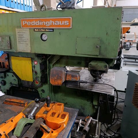 PEDDINGHAUS Peddimaster 40/60H  Metallbearbeitungsmaschinen Blechbearbeitung / Scheren / Biegen / Richten Profilstahlschere - Kombiniert Zubehör: Werkzeugschrank mit div. Stempeln u. Matrizen, Längenanschlag Deutschland