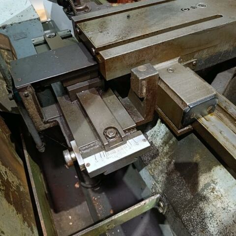 ARAD SNA560 x 1500  Metal Processing Lathes Center Lathe Machine has a 4 position tool holder, a three jaw chuck, a rotating center and
a taper gauge. Romania