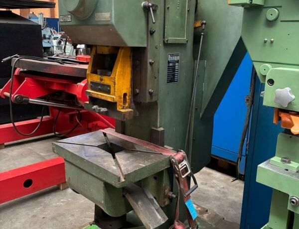 HELMERDING E 25  Metallbearbeitungsmaschinen Pressen Einständerexzenterpresse Maschine hat einen verstellbaren Tisch (150 mm). Deutschland