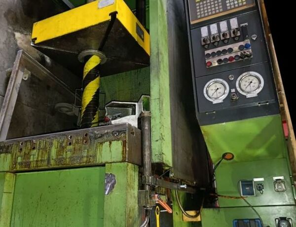 MUELLER CLZ 100.1.36  Metal Processing Presses Single Column Press - Hydraulic Machine has cushion in table. Germany