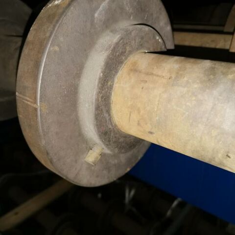 NN NN  Other Accessories for Machine Tools Other accessories for machine tools Roller-Type Feed Unit 4 table segments each 3 m long and 2 m wide. Rolls are supported by roller
bearings. Germany