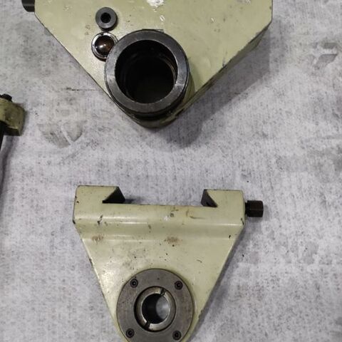 HECKERT   Other Accessories for Machine Tools Other accessories for machine tools Milling tools 14 pieces arbors for milling tools and 4 steadies, 2 for FU 400 (84 mm hole
dia.), 1 for FU 315 (70 mm hole dia.) and one small one (35 mm hole dia.). Germany