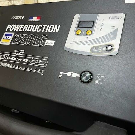 POWERDUCTION 220 LG  Sondermaschinen verschiedene Einrichtungen Induktionsanlage Induktionsheizgerät zum Erwärmen von Metallbauteilen wie Schrauben, Bleche etc.
Gerät arbeitet mit Flüssigkühlung. Frankreich