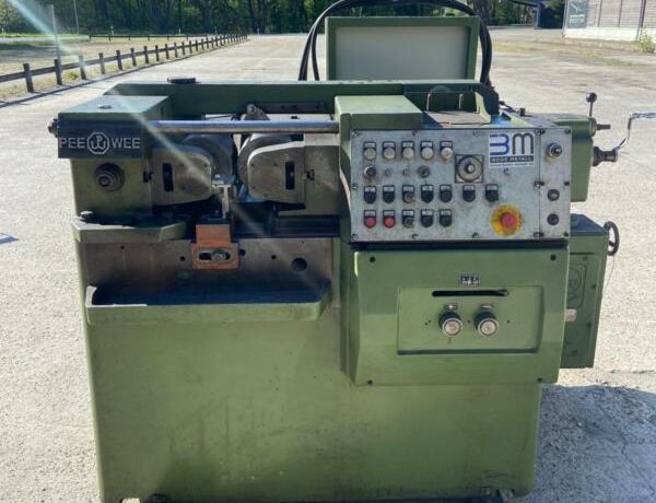 PEE-WEE P 24 UG  Metallbearbeitungsmaschinen Gewindebearbeitungsmaschinen Gewinderollmaschine Zur Maschine gehören einige Rollwerkzeuge. Deutschland