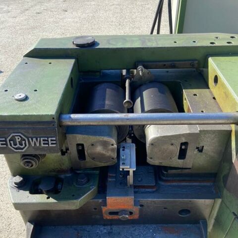 PEE-WEE P 24 UG  Metallbearbeitungsmaschinen Gewindebearbeitungsmaschinen Gewinderollmaschine Zur Maschine gehören einige Rollwerkzeuge. Deutschland