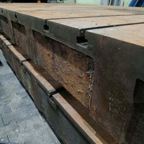 UNBEKANNT/NOT KNOWN   Maschinenzubehör Maschinenzubehör etc. Plattenfeld 10 Stück T- genutete Spannplatten mit 32 mm Nutbreite. Deutschland