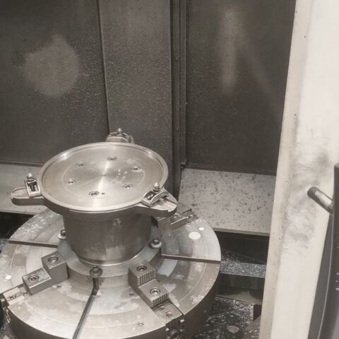 MAZAK INTEGREX E 1060V6 640MPlus Metallbearbeitungsmaschinen Fräsmaschinen Bearbeitungszentrum - Universal Fräs- und Drehzentrum mit 5 gesteuerten Achsen. Steuerung: Mazatrol 640 MPlus.
Maschine ist mit IKZ mit Nebelabsaugung und ist vorbereitet für Renishaw OMP. Japan