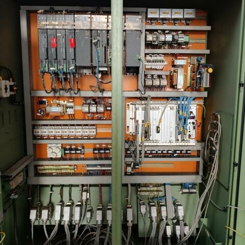 DECKEL FP5A CNC  Metal Processing Milling machines Universal Milling Machine CNC milling machine with Dialog 11 control, housing arround working area and
tool change with 30 pos. Machine has been refurbished by FPS in 2010. Germany