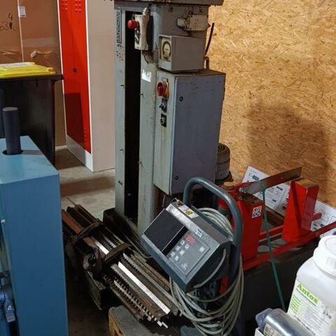 RAUSCH RS6/1000  Metallbearbeitungsmaschinen Stoss- / Zieh- / Räummaschinen Räummaschine - Innen - Vertikal Maschine kommt mit Zubehör, wie Halter und Räumnadeln. Deutschland