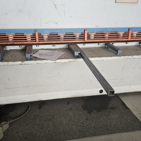 LVD HST-31/6 85 ELGO Metal Processing Sheet metal working / shaeres / bending Plate Shear - Hydraulic Machine has a ELGO type 85 control for back gauge and the cutting data. Belgium