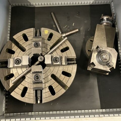 COLCHESTER Triumph 2000  Metallbearbeitungsmaschinen Drehmaschinen Spitzendrehmaschine Viel Zubehör: Lünette, Futter, Planscheibe, Stahlhalter, Spannzangenfutter mit
Spannzangen. England