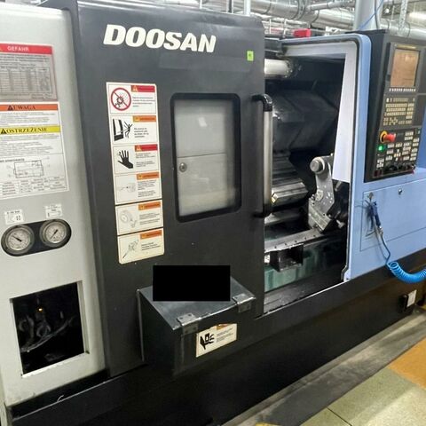 DOOSAN DAEWOO LYNX 220 LM i Serie Fanuc Metal Processing Lathes CNC Turning- and Milling Center Machine has chip conveyor and Tail stock. It has C- axe and live tooling.
Control: Fanuc i series Korea
