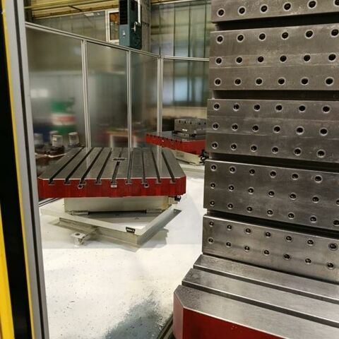 DIXI (CH) 400 TPA 15i-M Fanuc Metal Processing Boring mills / Machining Centers / Drilling machines Machining Center - Horizontal CNC- JIG BORER !
200 tool position ATC. We will supply 90 holders along with the machine.
Measuring tracer Renishaw, Cooling trough spindle and filtering arrangement, 12
bar, Chip conveyor and exhaust ventilation.
Machine was complete refurbished in 2017 and has only worked 4800 spindle hours
since that date. Control: Fanuc 15 i-M. Switzerland