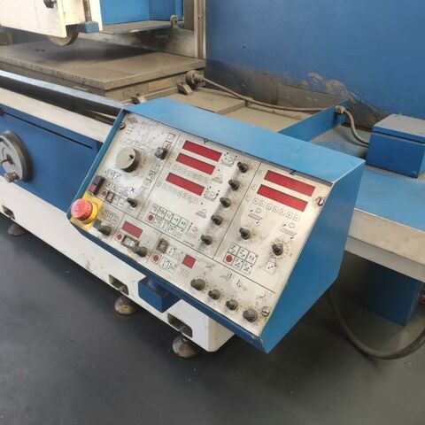 ELB Perfekt 810 SPS  Metallbearbeitungsmaschinen Schleifmaschinen Flachschleifmaschine - Horizontal Maschine ist mit Kühlmittelanlage, auto. Vertikalzustellung, Abziehvorrichtung
und Steinaufnahmen. Deutschland