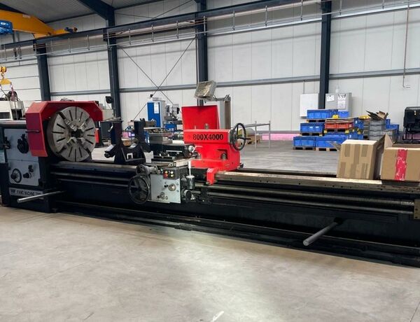 YAW MACHINE TOOL CW800B x 4000  Metallbearbeitungsmaschinen Drehmaschinen Spitzendrehmaschine Mit 4- fach Stahlhalter, Planscheibe mit Futterschutz, Lünette und
Digitalanzeige China