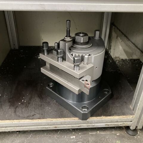 GILDEMEISTER NEF 520 Heidenhain Metallbearbeitungsmaschinen Drehmaschinen Drehmaschine - zyklengesteuert Zyklen Steuerung Fabr. Heidenhain, für Konischdrehen, Gewinde-und
Abspanzyklus. Laufzeit: 34483 h. Maschine ist mit Zubehör, wie Futter mit
vielen verschiedenen Backe, Multifix Stahlhalter mit Einsätzen und Werkzeugen. Deutschland