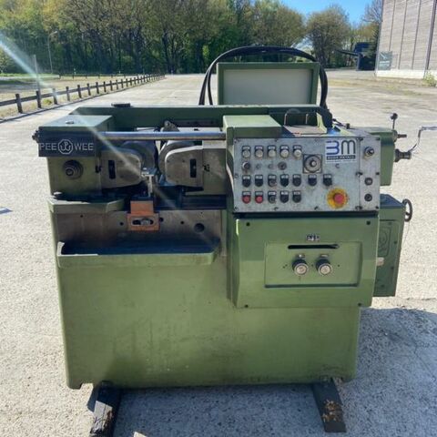 PEE-WEE P 24 UG  Metallbearbeitungsmaschinen Gewindebearbeitungsmaschinen Gewinderollmaschine Zur Maschine gehören einige Rollwerkzeuge. Deutschland