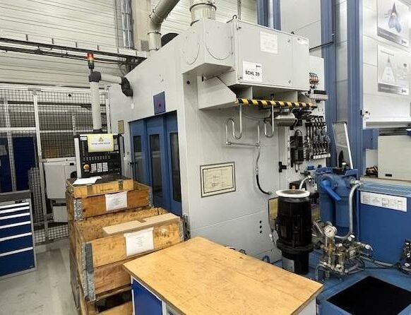 SCHUSTER P30 S 840 DSL Metal Processing Lathes Vertical Turning Machine Vertical turning and grinding center with ATC. Control: Siemens 840 DSL Germany