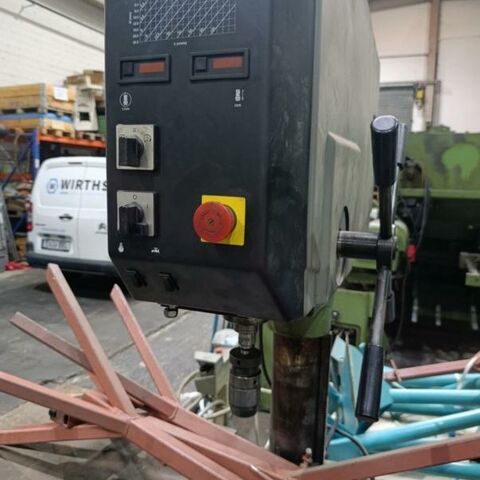 FLOTT P 30 ST  Metal Processing Boring mills / Machining Centers / Drilling machines Drilling Machine Machine can work left and right turning.. Germany