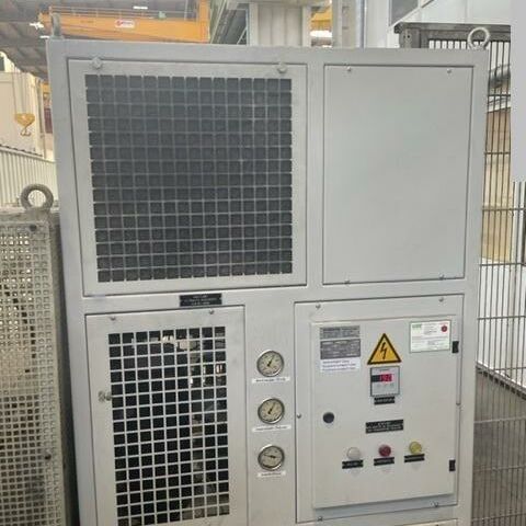 WOTAN Rapid 1 R/6 (CNC)  Metal Processing Boring mills / Machining Centers / Drilling machines Table Type Boring and Milling Machine Machine was complete reconditioned and retrofitted with Siemens 840 D control
in 2008 for a price of 400.000,- Euro !
Machine has a 40 position ATC, 5 CNC axes with ball screw drives (X,Y,Z,W,B),
housing around machine with safety doors, cooling arrangement built in 2020 and
new spindle drive Siemens built in 2008. Germany