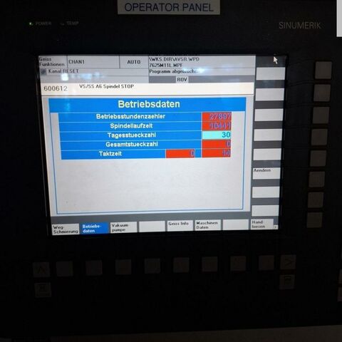 GEISS FZ 2600x800 Eco S 840 D Metallbearbeitungsmaschinen Bohrwerke / Bearbeitungszentren / Bohrmaschinen Portal - Bearbeitungszentrum 5 Achs Bearbeitungszentrum für leichte Zerspanung im Werkzeug und Modellbau.
Steuerung: Siemens 840 D. Der in 2 Achsen schwenkbare Kopf hat zwei
Werkzeugaufnahmen (Doppelspindel versetzt um 180°). Maschine ist komplett
umhaust. Deutschland