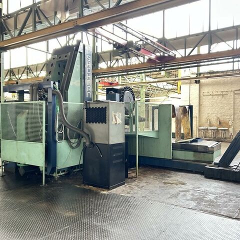 SACHMAN T 314 HS / T22 HS TNC 430 B Metal Processing Milling machines Bed Type Milling Machine - Universal control: Heidenhain TNC 430 B digital. Universal milling head is automatically
swivable and turnable in 1,5° steps. Machine has a 20 position ATC, a chip
conveyor, an adaptable high speed spindle (30.000 rpm) and a mist cooling
arrangement. Machine in program for 25.616 hours. Italy