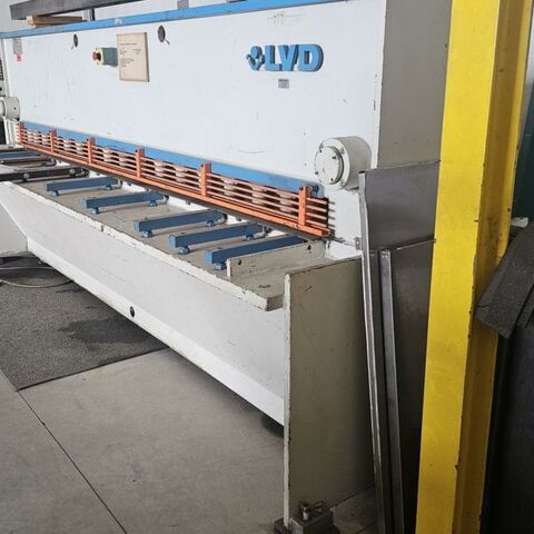 LVD HST-31/6 85 ELGO Metal Processing Sheet metal working / shaeres / bending Plate Shear - Hydraulic Machine has a ELGO type 85 control for back gauge and the cutting data. Belgium