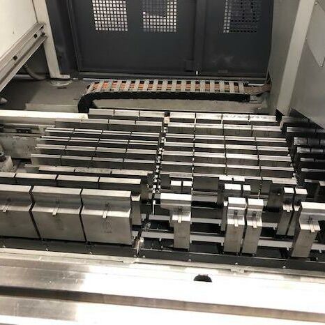 LVD TOOLCELL 135/30 LVD Touch-B Metal Processing Sheet metal working / shaeres / bending Hydr. pressbrake Complete bending center with all tooling in the ATC. Control: LVD Touch-B Belgium