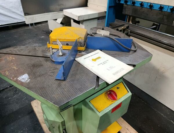 COMACA N225 EPAS/3  Metal Processing Sheet metal working / shaeres / bending Notching Machine  Italy