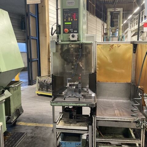 ALZMETALL AC 32 Software Spezial Metal Processing Boring mills / Machining Centers / Drilling machines Drilling Machine column type drilling machine with additional turret head ARBO 20. Machine comes
with spare parts. Germany