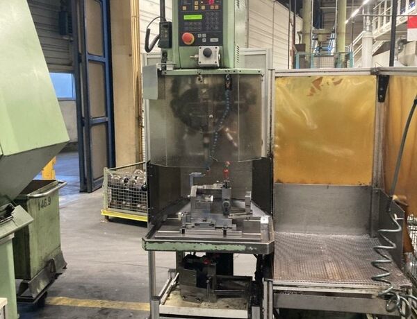 ALZMETALL AC 32 Software Spezial Metal Processing Boring mills / Machining Centers / Drilling machines Drilling Machine column type drilling machine with additional turret head ARBO 20. Machine comes
with spare parts. Germany